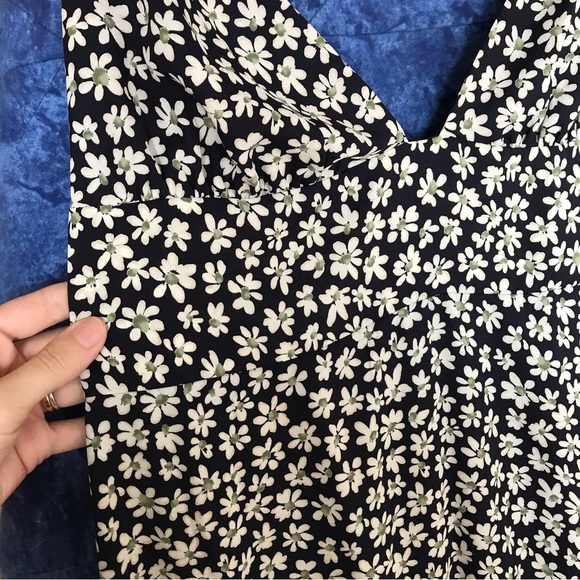 Urban Outfitters floral print dress size large - Picture 3 of 10